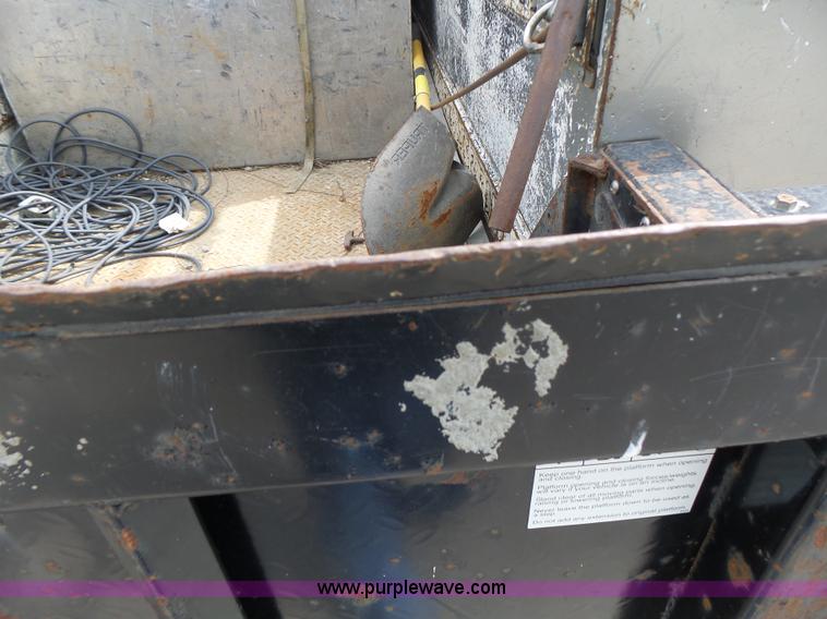 image for item L6232 2000 Chevrolet 3500 Crew Cab utility truck