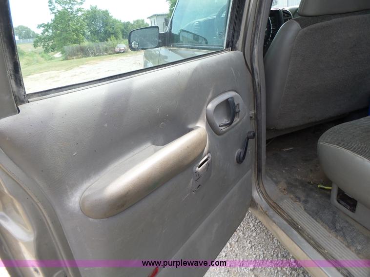 image for item L6232 2000 Chevrolet 3500 Crew Cab utility truck