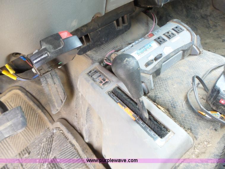 image for item L6232 2000 Chevrolet 3500 Crew Cab utility truck