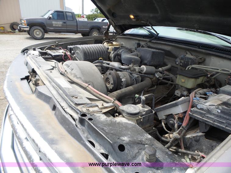 image for item L6232 2000 Chevrolet 3500 Crew Cab utility truck