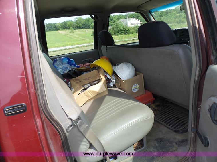 image for item L6233 1998 Chevrolet 3500 Crew Cab utility truck