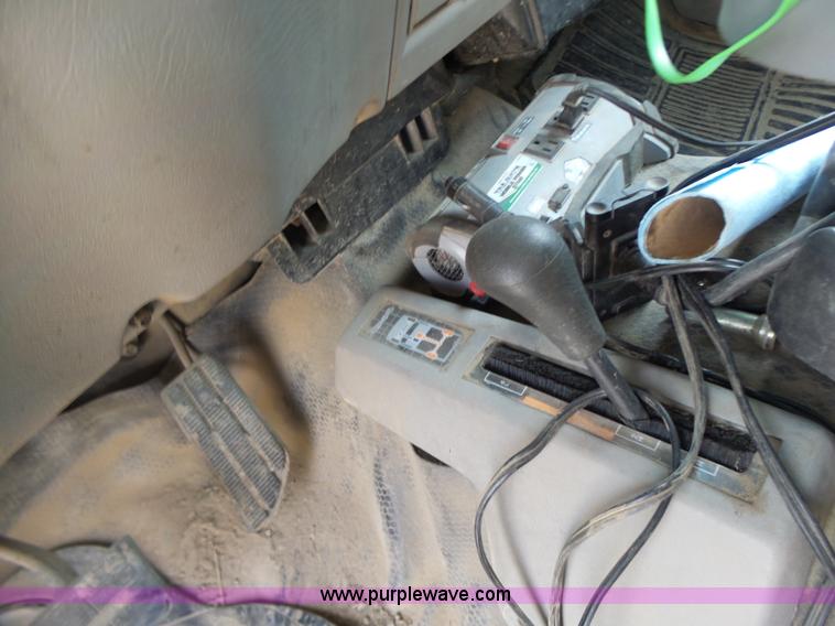 image for item L6233 1998 Chevrolet 3500 Crew Cab utility truck