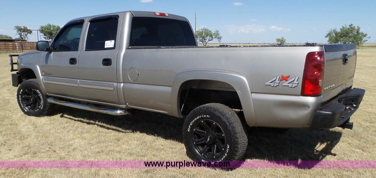 image for item L6598 2003 Chevrolet Silverado 2500HD Crew Cab pickup truck
