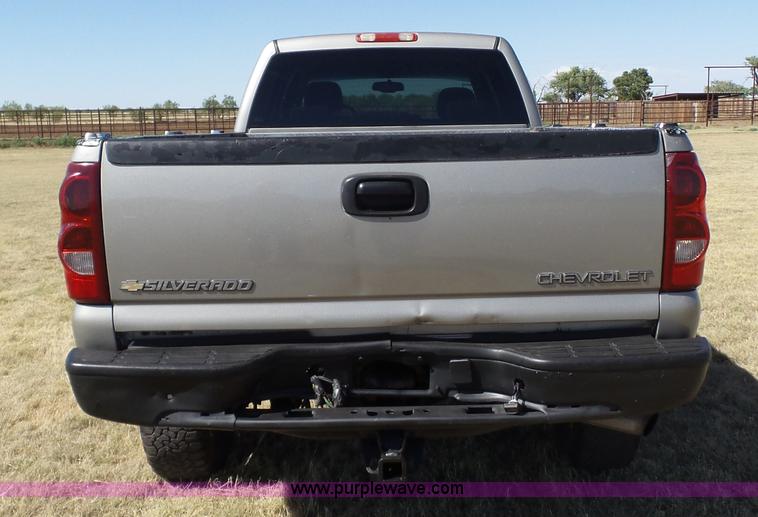 image for item L6598 2003 Chevrolet Silverado 2500HD Crew Cab pickup truck