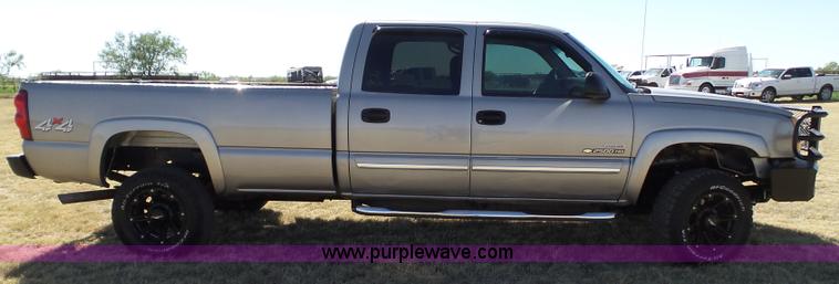 image for item L6598 2003 Chevrolet Silverado 2500HD Crew Cab pickup truck