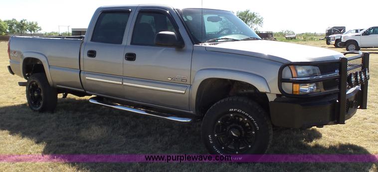 image for item L6598 2003 Chevrolet Silverado 2500HD Crew Cab pickup truck