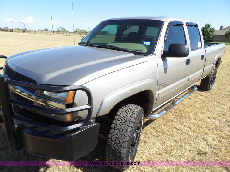 image for item L6598 2003 Chevrolet Silverado 2500HD Crew Cab pickup truck