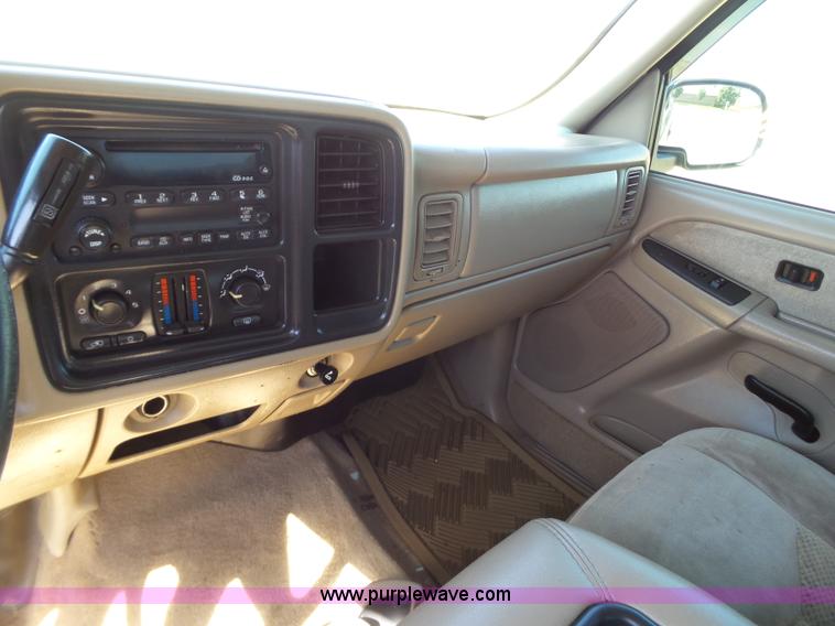 image for item L6598 2003 Chevrolet Silverado 2500HD Crew Cab pickup truck