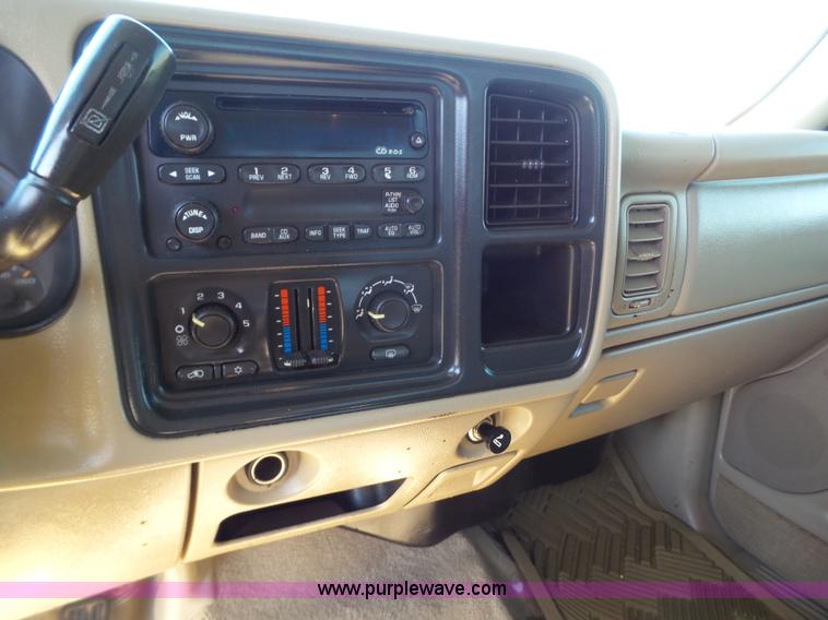 image for item L6598 2003 Chevrolet Silverado 2500HD Crew Cab pickup truck