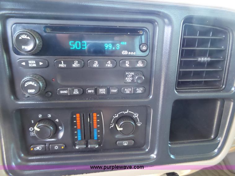 image for item L6598 2003 Chevrolet Silverado 2500HD Crew Cab pickup truck