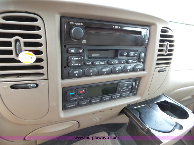 image for item L6867 2003 Ford F150 SuperCrew pickup truck