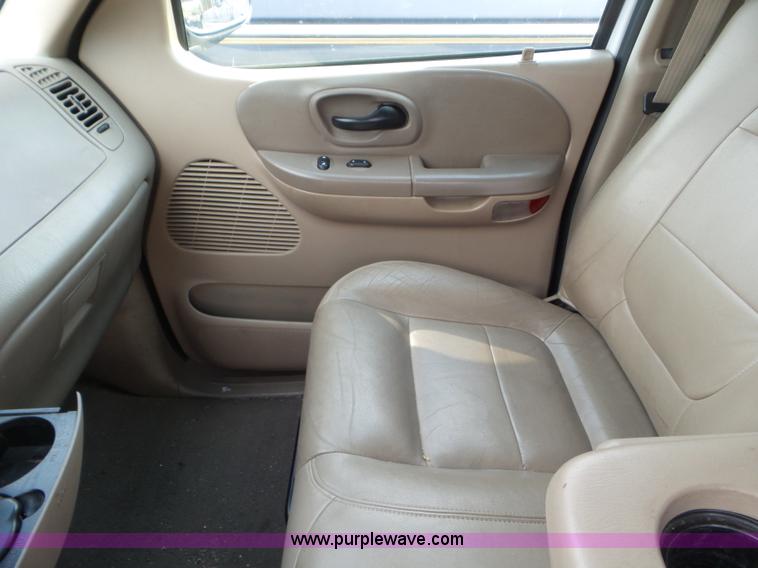 image for item L6867 2003 Ford F150 SuperCrew pickup truck