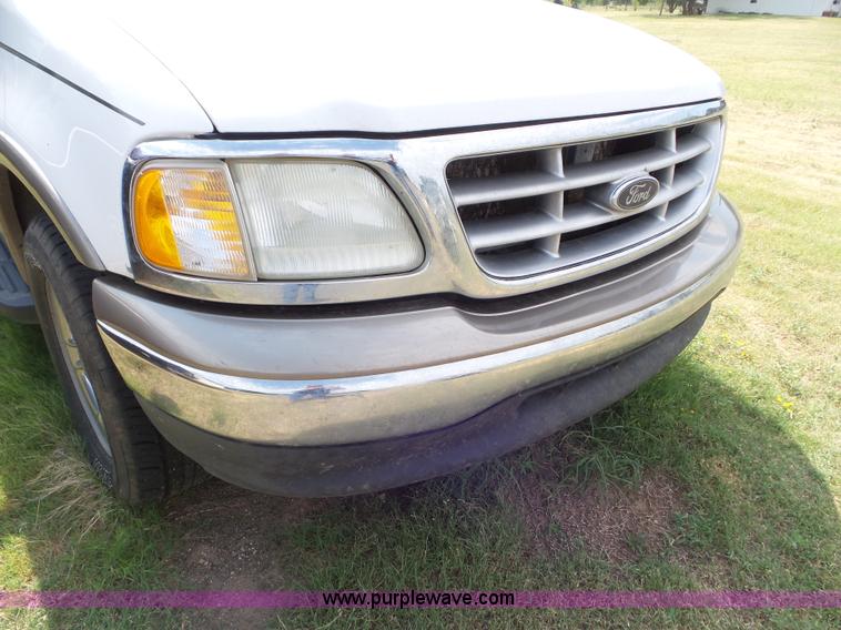 image for item L6867 2003 Ford F150 SuperCrew pickup truck