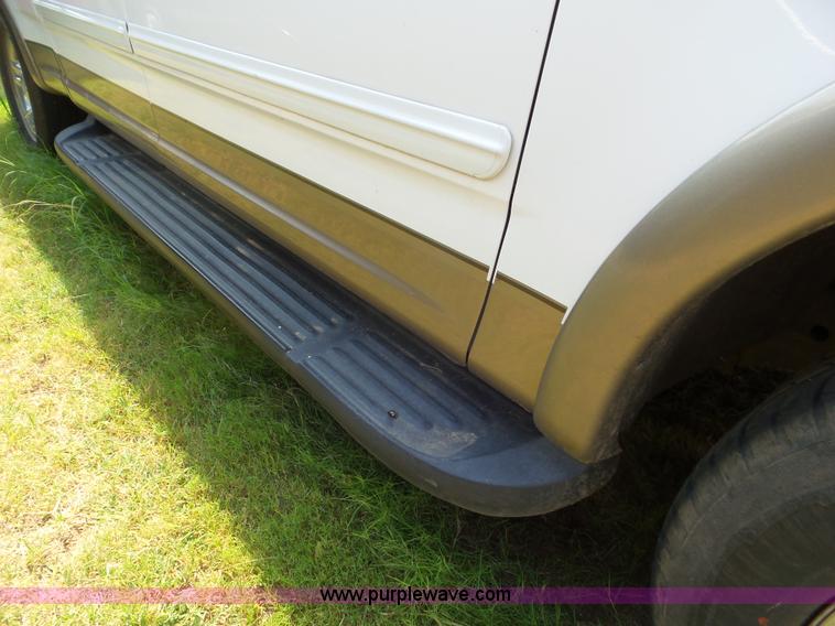 image for item L6867 2003 Ford F150 SuperCrew pickup truck