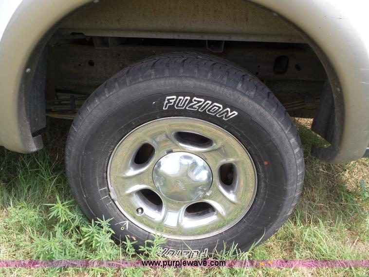 image for item L6867 2003 Ford F150 SuperCrew pickup truck