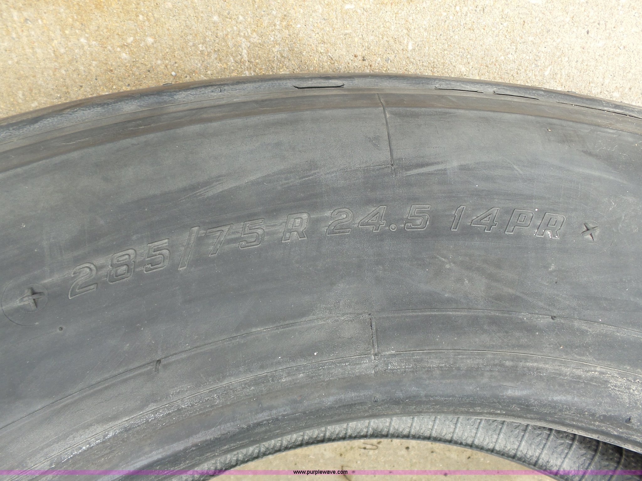 (5) tires in Emporia, KS Item BR9096 sold Purple Wave