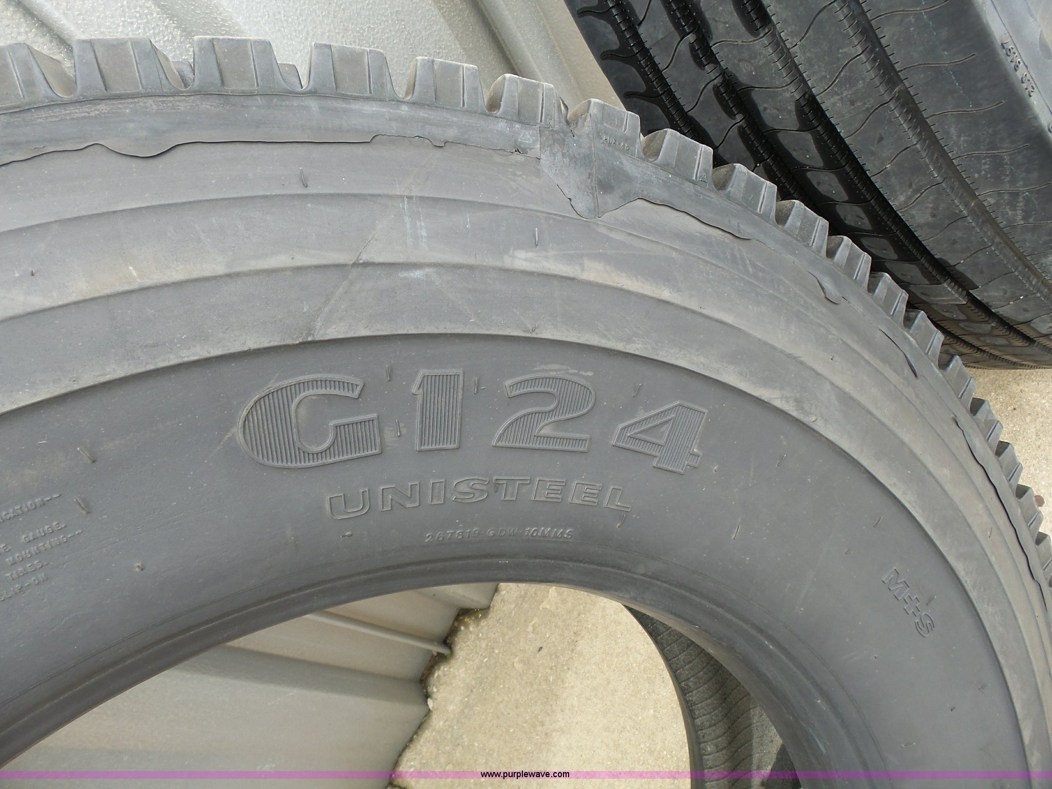 (5) tires in Emporia, KS Item BR9096 sold Purple Wave