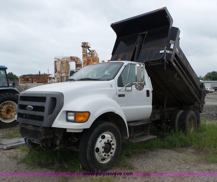 image for item AG9489 2006 Ford F650 Super Duty dump truck