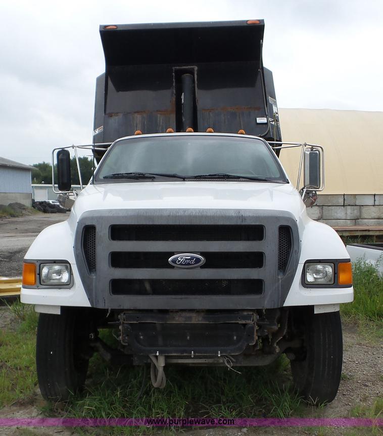 image for item AG9489 2006 Ford F650 Super Duty dump truck