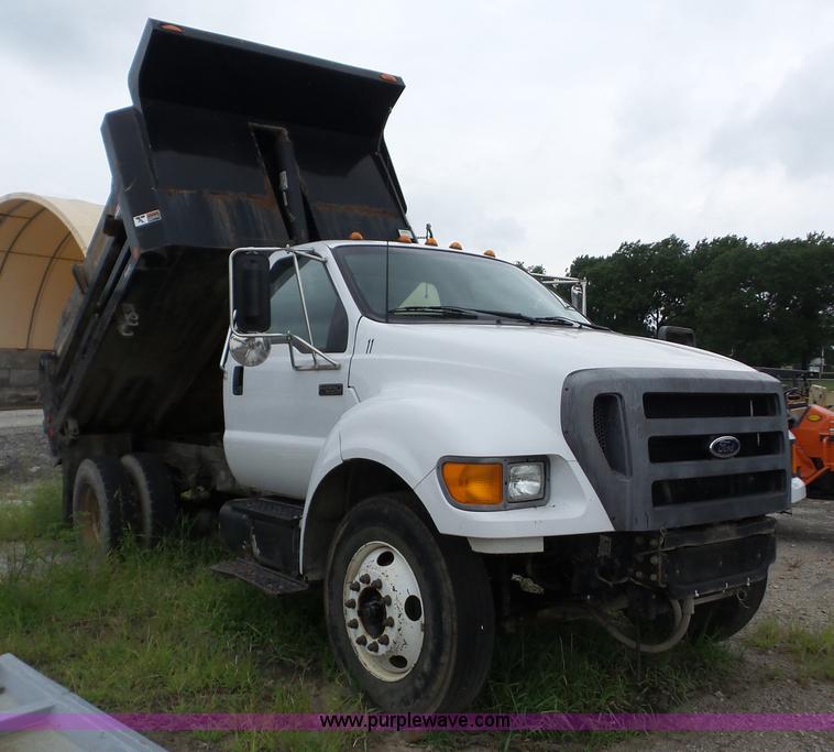 image for item AG9489 2006 Ford F650 Super Duty dump truck