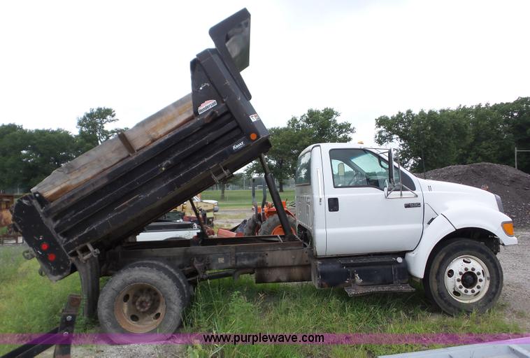 image for item AG9489 2006 Ford F650 Super Duty dump truck