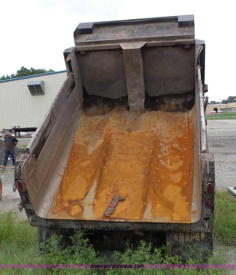 image for item AG9489 2006 Ford F650 Super Duty dump truck