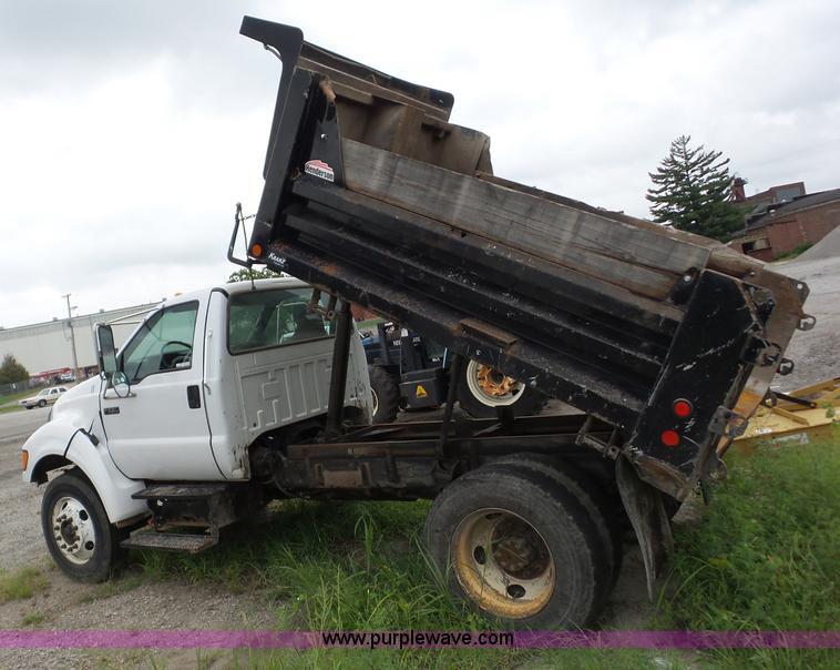 image for item AG9489 2006 Ford F650 Super Duty dump truck