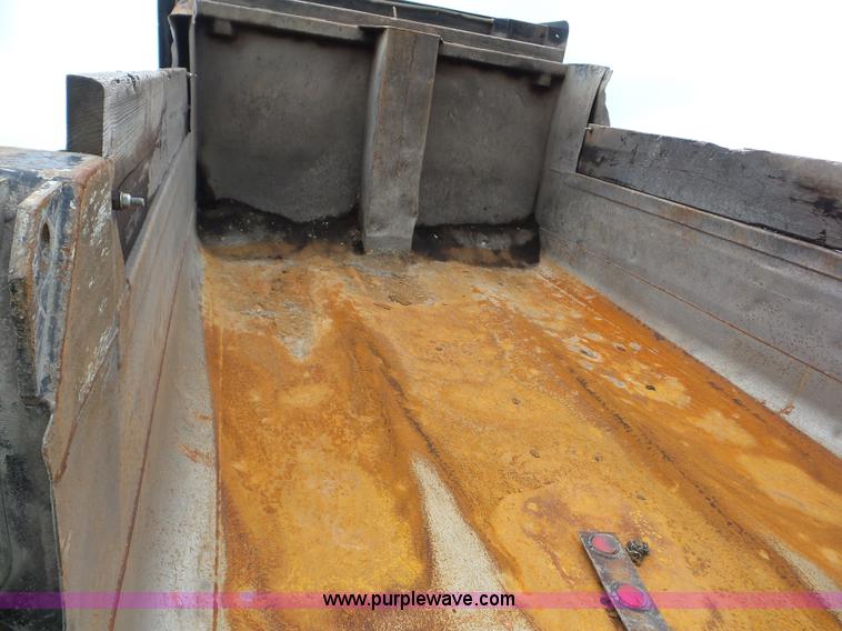 image for item AG9489 2006 Ford F650 Super Duty dump truck