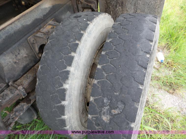 image for item AG9489 2006 Ford F650 Super Duty dump truck