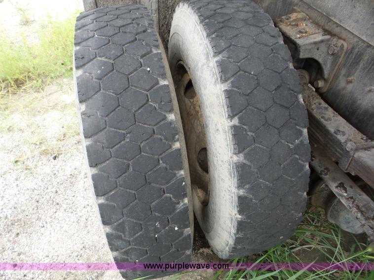 image for item AG9489 2006 Ford F650 Super Duty dump truck