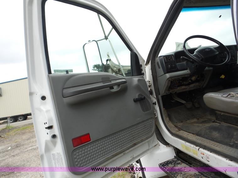 image for item AG9489 2006 Ford F650 Super Duty dump truck