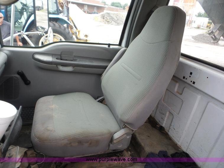 image for item AG9489 2006 Ford F650 Super Duty dump truck