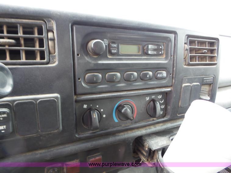 image for item AG9489 2006 Ford F650 Super Duty dump truck