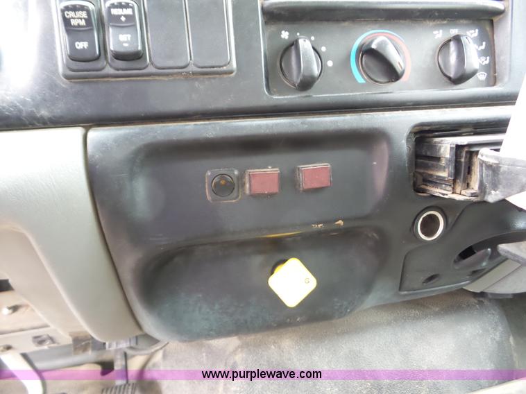 image for item AG9489 2006 Ford F650 Super Duty dump truck