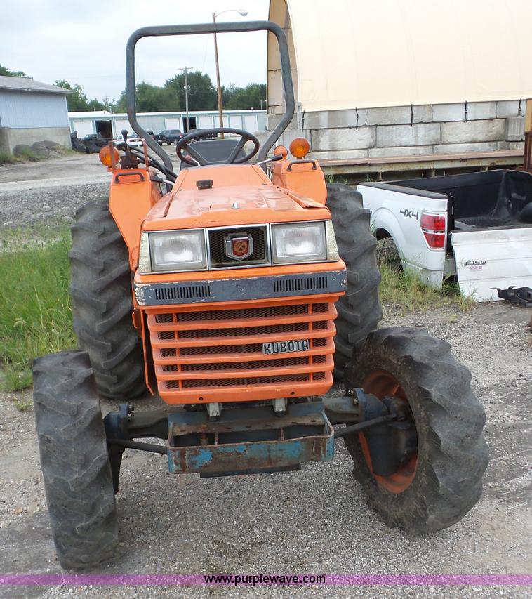 image for item AG9491 1988 Kubota L2850 tractor