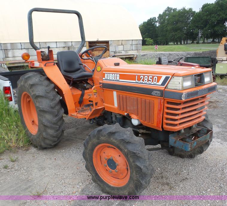 image for item AG9491 1988 Kubota L2850 tractor