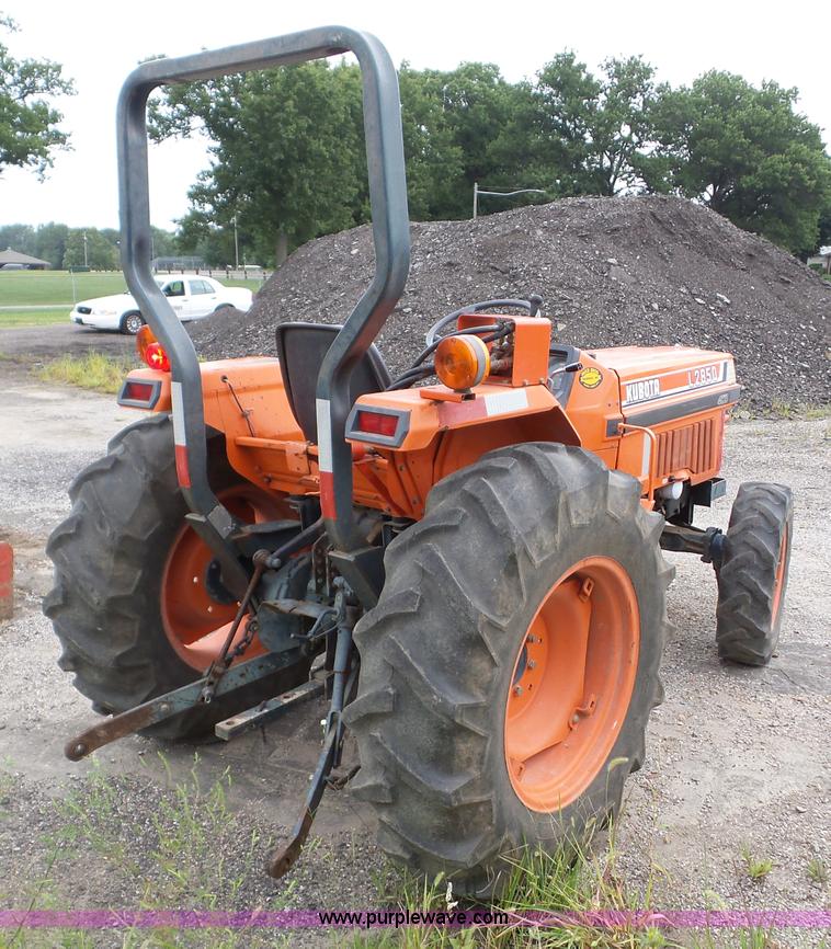 image for item AG9491 1988 Kubota L2850 tractor