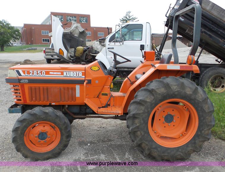 image for item AG9491 1988 Kubota L2850 tractor