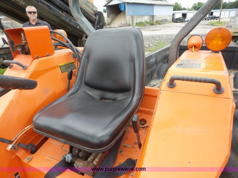 image for item AG9491 1988 Kubota L2850 tractor