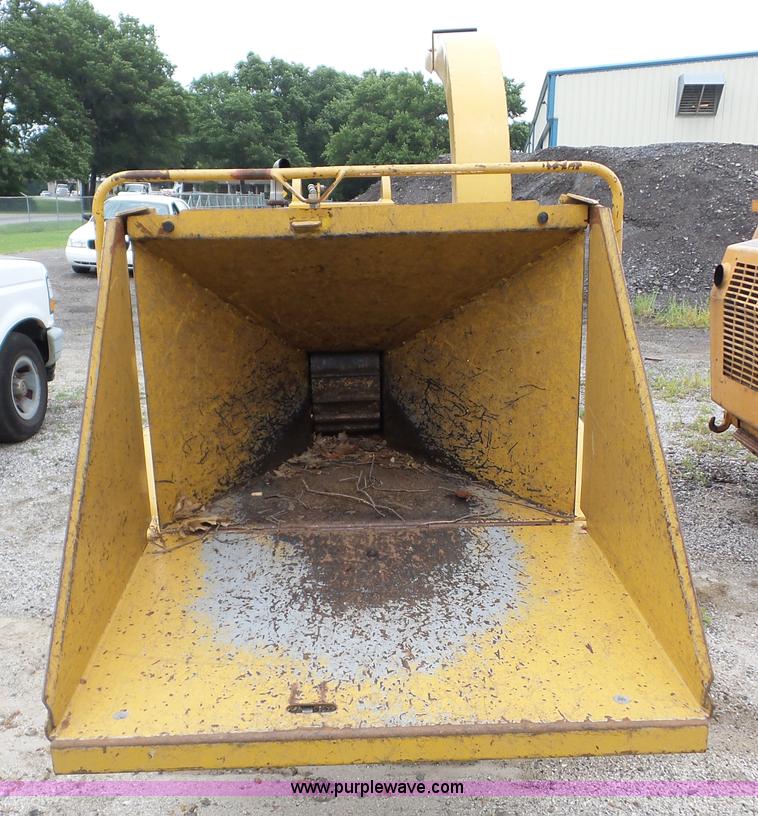 image for item AG9497 1992 Vermeer 935 brush chipper