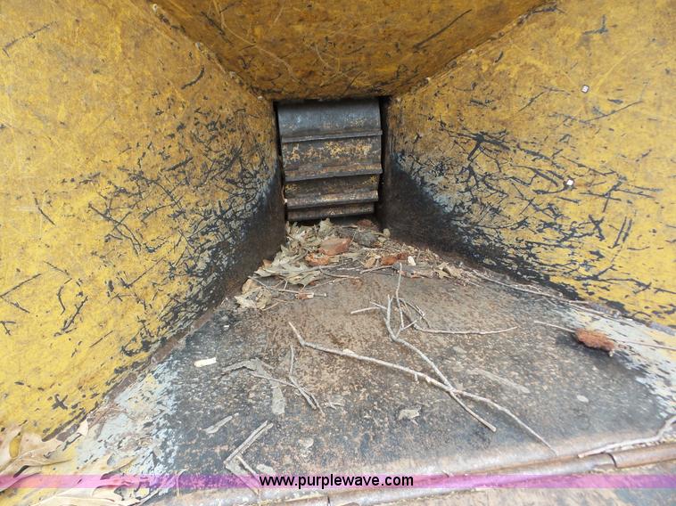 image for item AG9497 1992 Vermeer 935 brush chipper