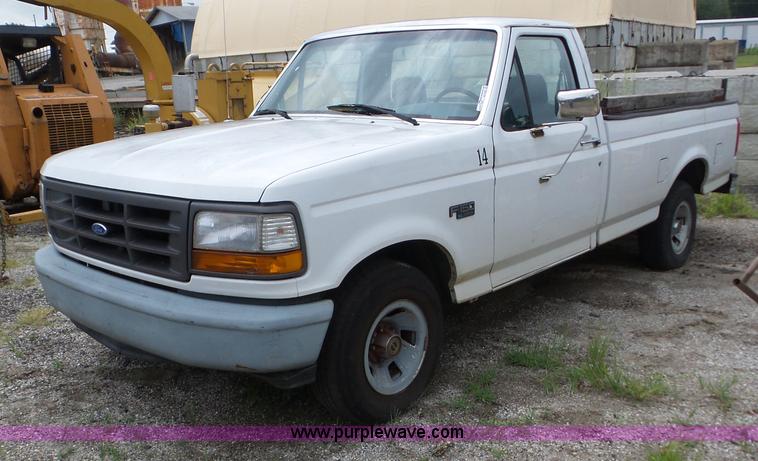 image for item AG9498 1995 Ford F150 pickup truck