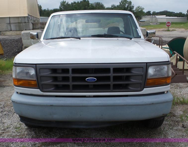 image for item AG9498 1995 Ford F150 pickup truck