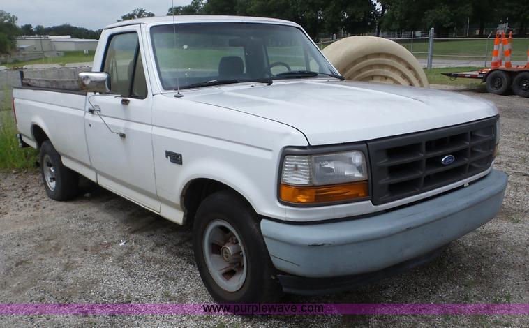 image for item AG9498 1995 Ford F150 pickup truck