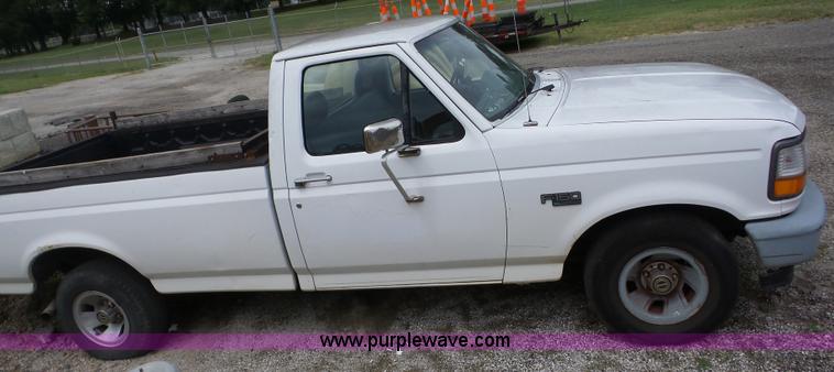 image for item AG9498 1995 Ford F150 pickup truck