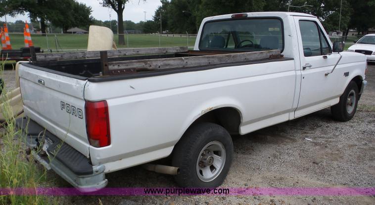 image for item AG9498 1995 Ford F150 pickup truck