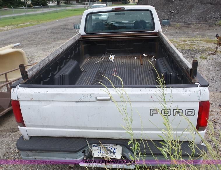 image for item AG9498 1995 Ford F150 pickup truck