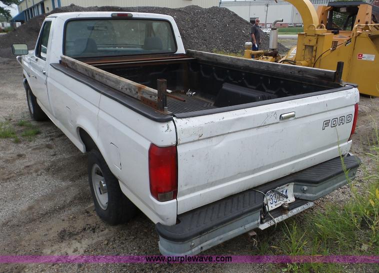 image for item AG9498 1995 Ford F150 pickup truck