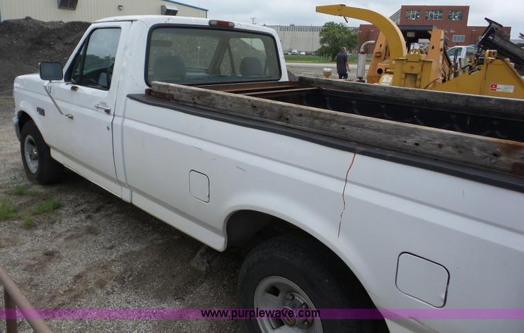 image for item AG9498 1995 Ford F150 pickup truck