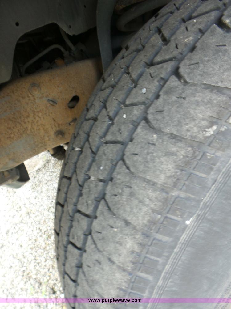 image for item AG9498 1995 Ford F150 pickup truck